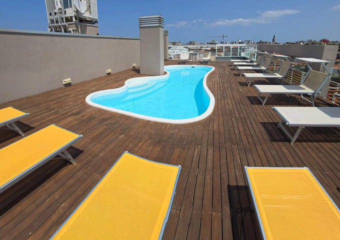 media.ResidenceDelfina_piscina