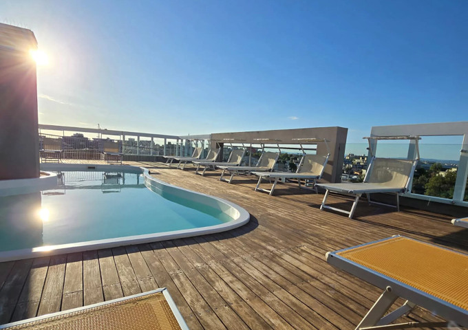 media.ResidenceDelfina_piscina2